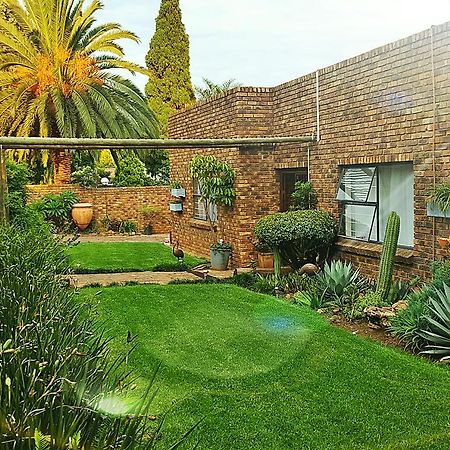Midrand Guesthouse - Tasa Екстериор снимка