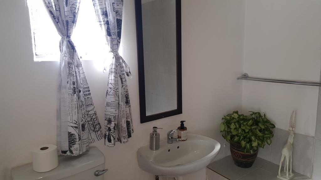Midrand Guesthouse - Tasa Стая снимка