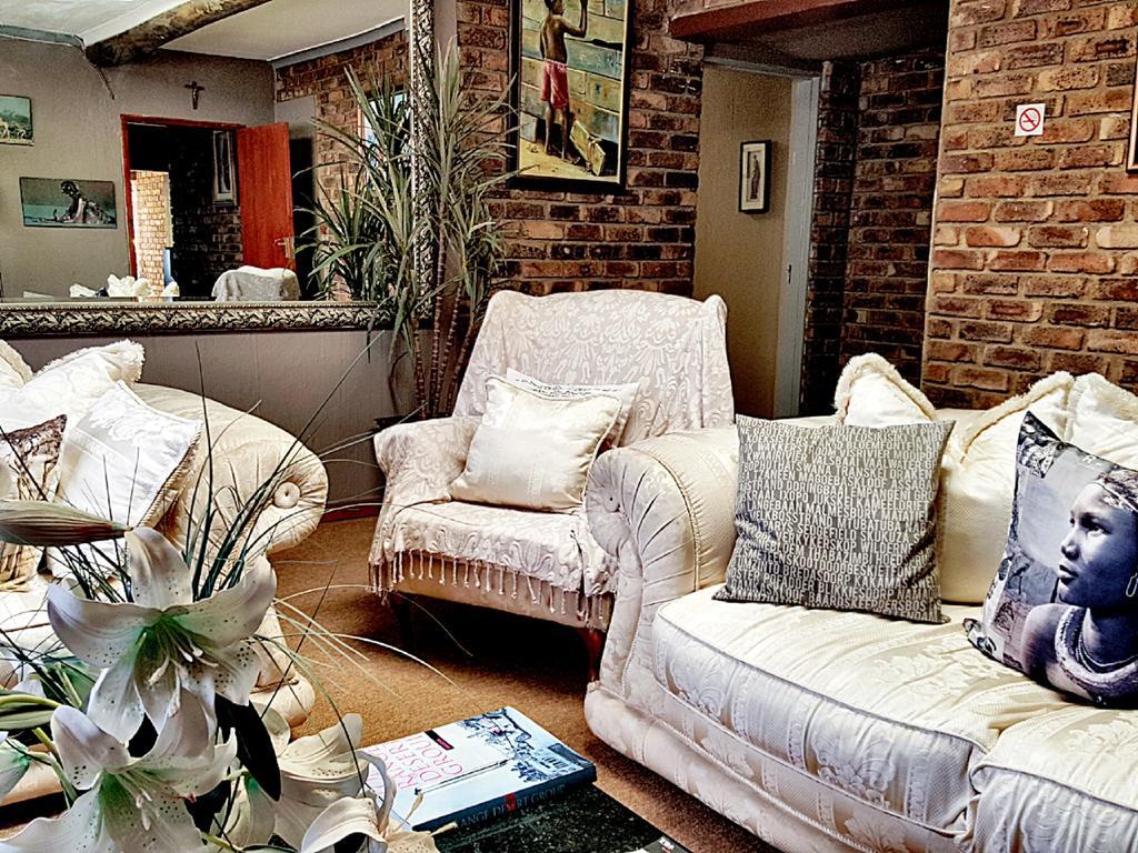 Midrand Guesthouse - Tasa Екстериор снимка