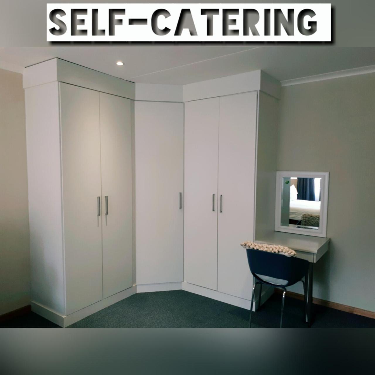 Midrand Guesthouse - Tasa Екстериор снимка