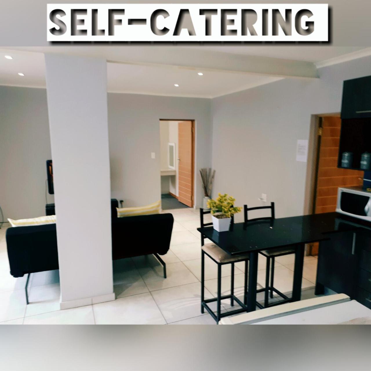 Midrand Guesthouse - Tasa Екстериор снимка