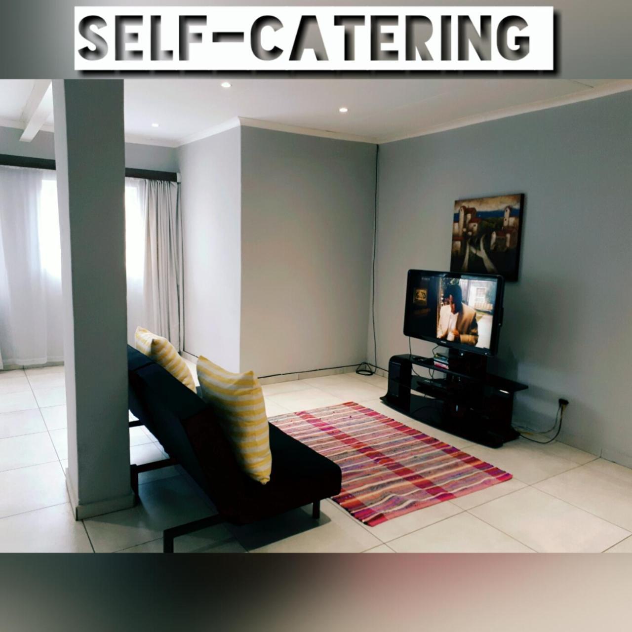 Midrand Guesthouse - Tasa Екстериор снимка