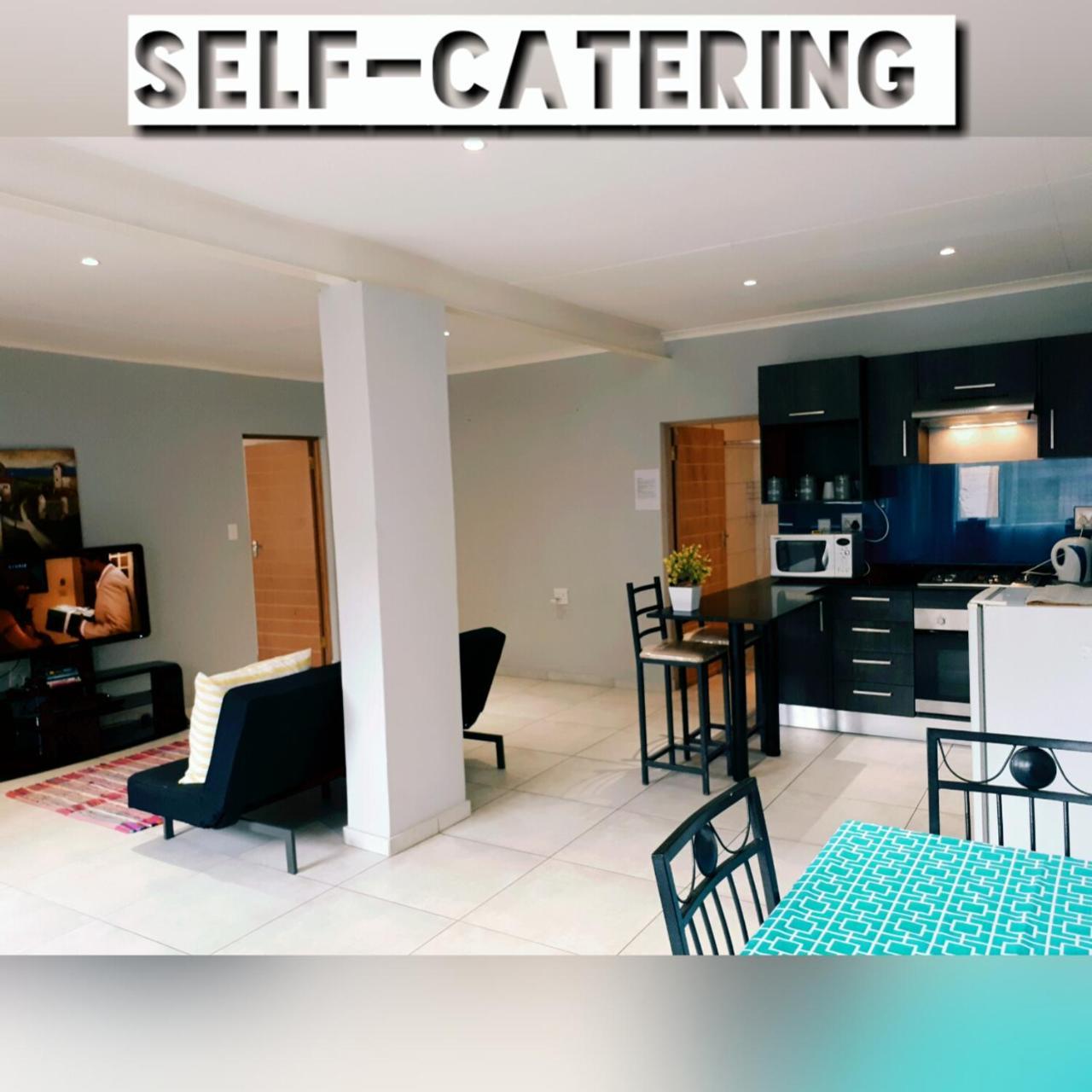 Midrand Guesthouse - Tasa Екстериор снимка