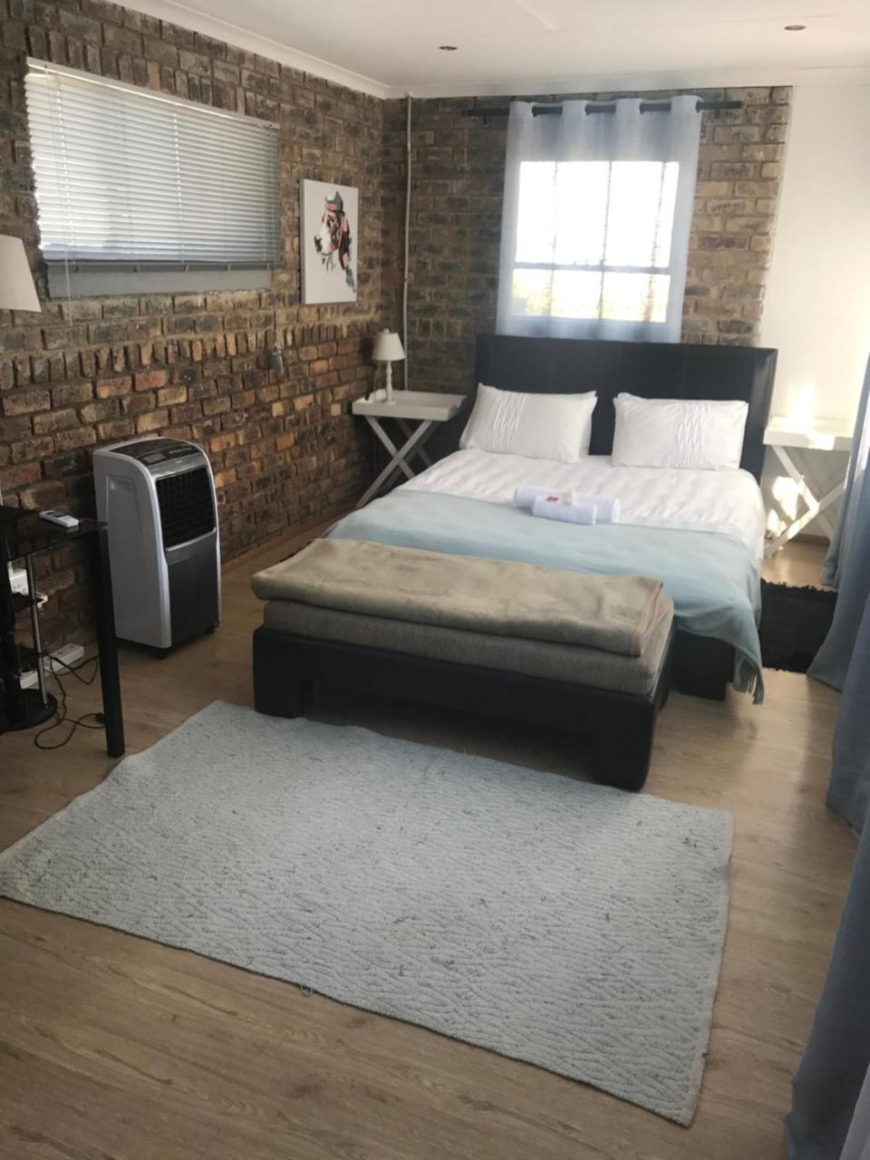 Midrand Guesthouse - Tasa Екстериор снимка
